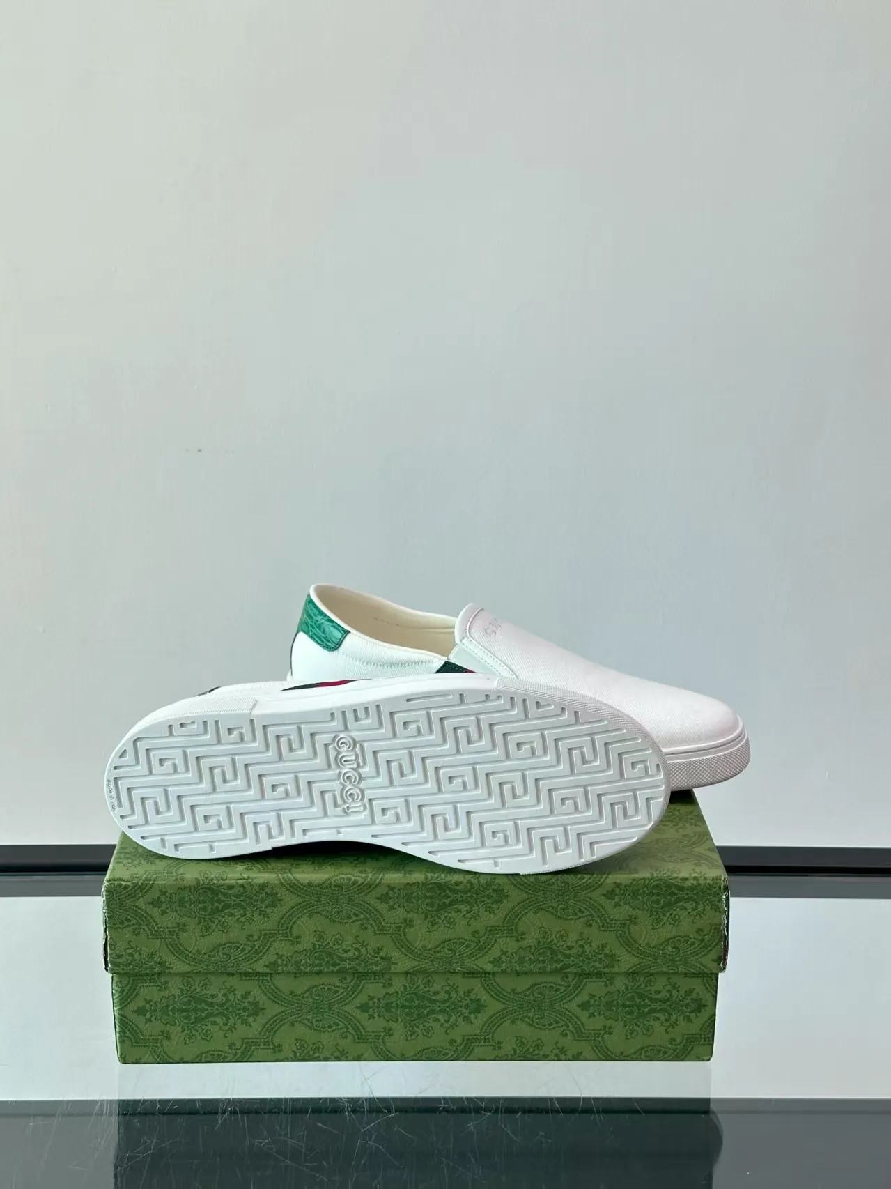P380 new men's shoes GUCCI [Lightning] latest shoes are shipped. Original quality, fashionable, made of special materials, sheepskin lining, brand new packaging. The foot feels super comfortable and the workmanship is impeccable Code number: 38-45 No. 058